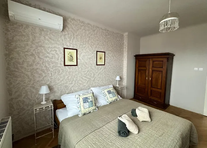 Apartment Prvorepublikovy Dum Se Zahradou
